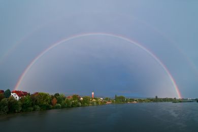 Harvey: Wasserturm im Strahlenkranz